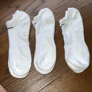 Nwot 3pc Men’s NIKE EVERYDAY COTTON CUSHIONED
NO SHOW Socks